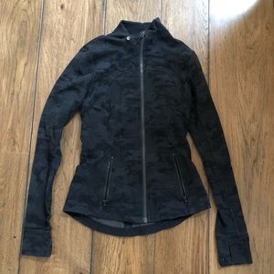 Lululemon zip up jacket SIZE 4